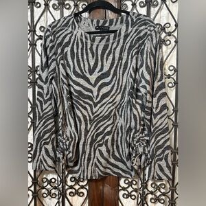 Chic Zebra Patterned Crew Neck Sweater